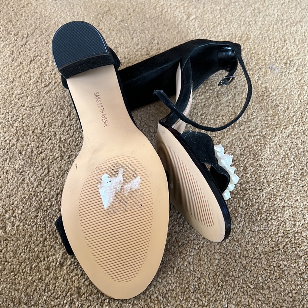 Black suede chunky heel with pearls. - Picture 3 of 4